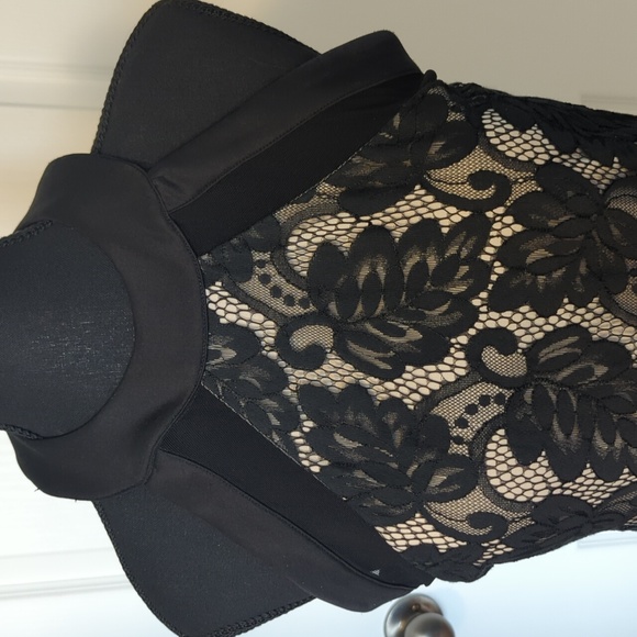 Trac Lace Formal Dress - Picture 3 of 8